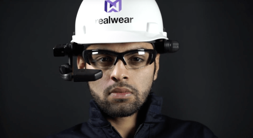High-Res-worker-hero-shot-straight-ahead-with-RealWear-HMT-1-1260x687