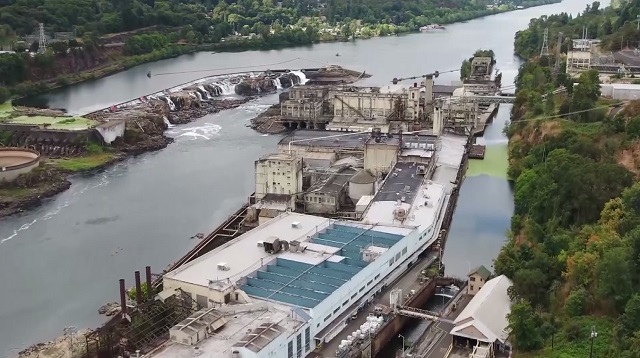 Willamette-Falls-and-locks
